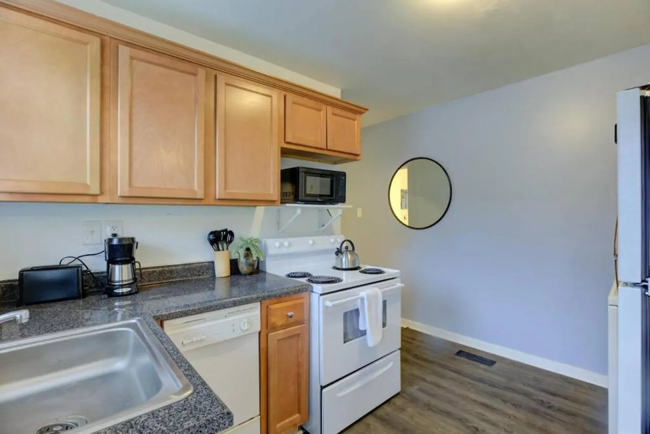 Gated Midtown Cottage With Perfect Location Memphis Apartment