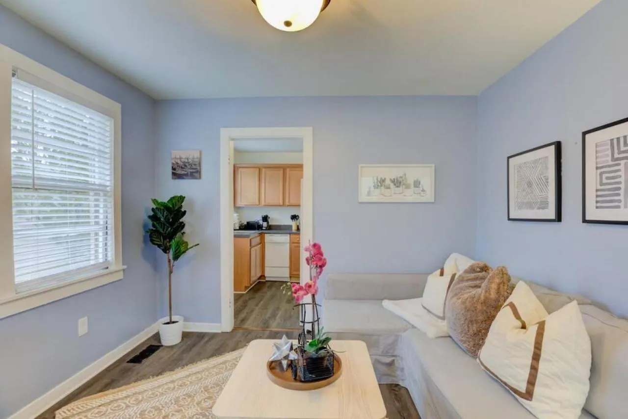 Gated Midtown Cottage With Perfect Location Memphis Apartment