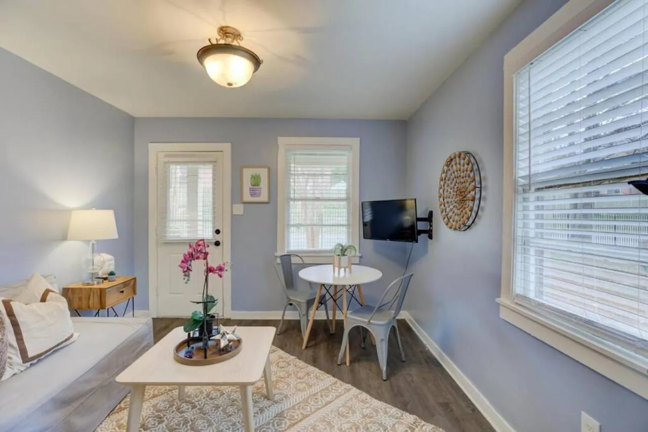 Gated Midtown Cottage With Perfect Location Memphis Apartment